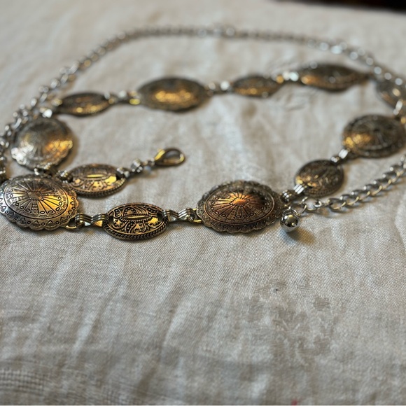 Accessories - Vintage-Inspired silver tone Medallion Chain Belt - size small